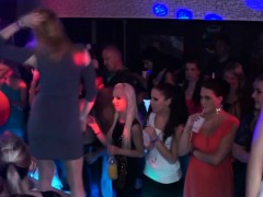 Party amateur fingered on the dancefloor